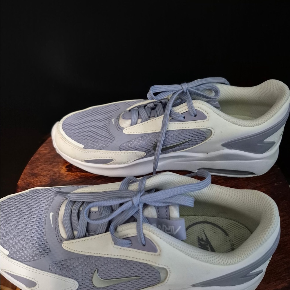 Women’s Nike air max bolt size 8